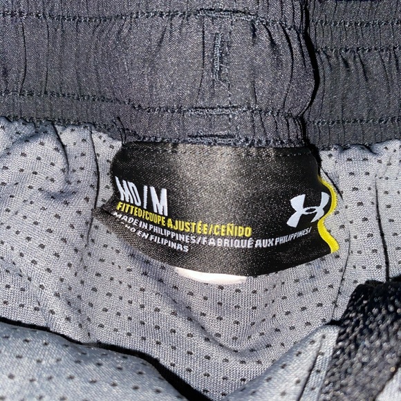 Under Armour black shorts - Picture 2 of 2